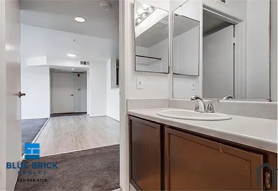 Building Photo - 15231 Sherman Way