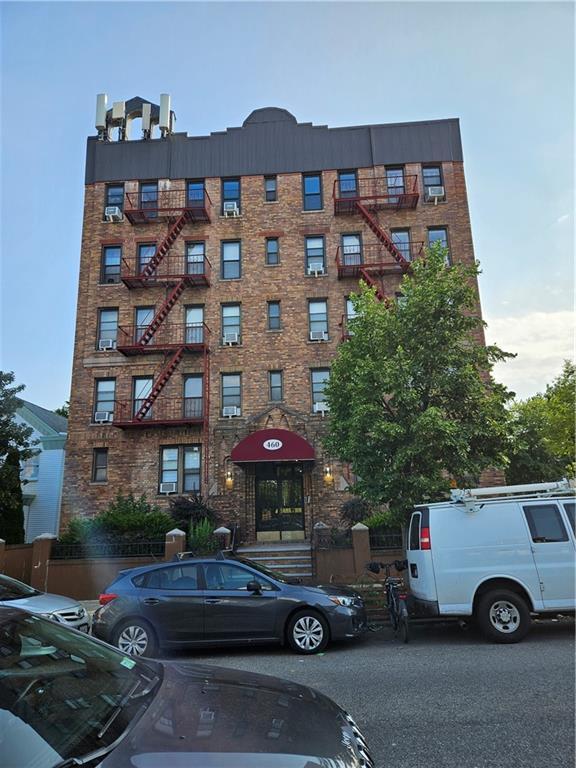 Building Photo - 460 Ovington Ave