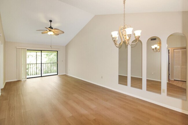 Building Photo - 928 Capri Isles Blvd