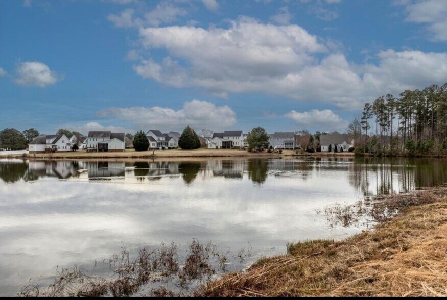 Building Photo - 264 Wembley Dr