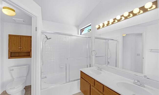 Building Photo - STUNNING 4 BEDROOM 3 BATH, 2 STORY HOME WI...