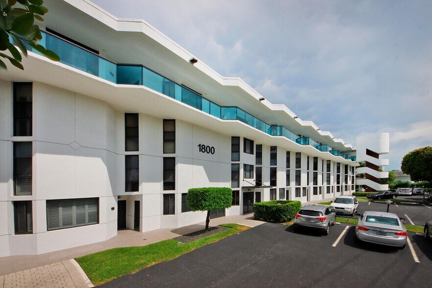 Building Photo - 1800 S Ocean Dr