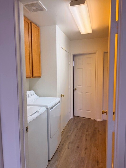 Building Photo - 327 S Forrest St