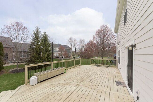 Building Photo - Beautiful updated home in West Carmel!