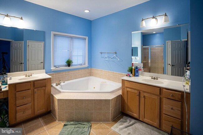 Building Photo - 9571 Linnett Hill Dr