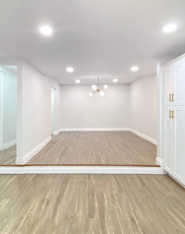 Building Photo - 810 Avenue D