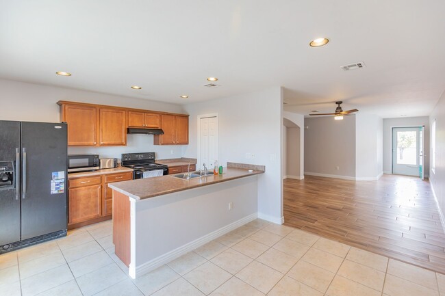 Building Photo - Beautiful 3 Bedroom/2 Bath Home