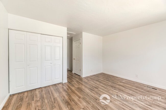 Building Photo - Updated Duplex In Great West Valley Area
