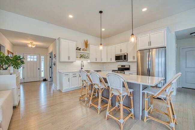 Building Photo - 35 Metacomet Rd