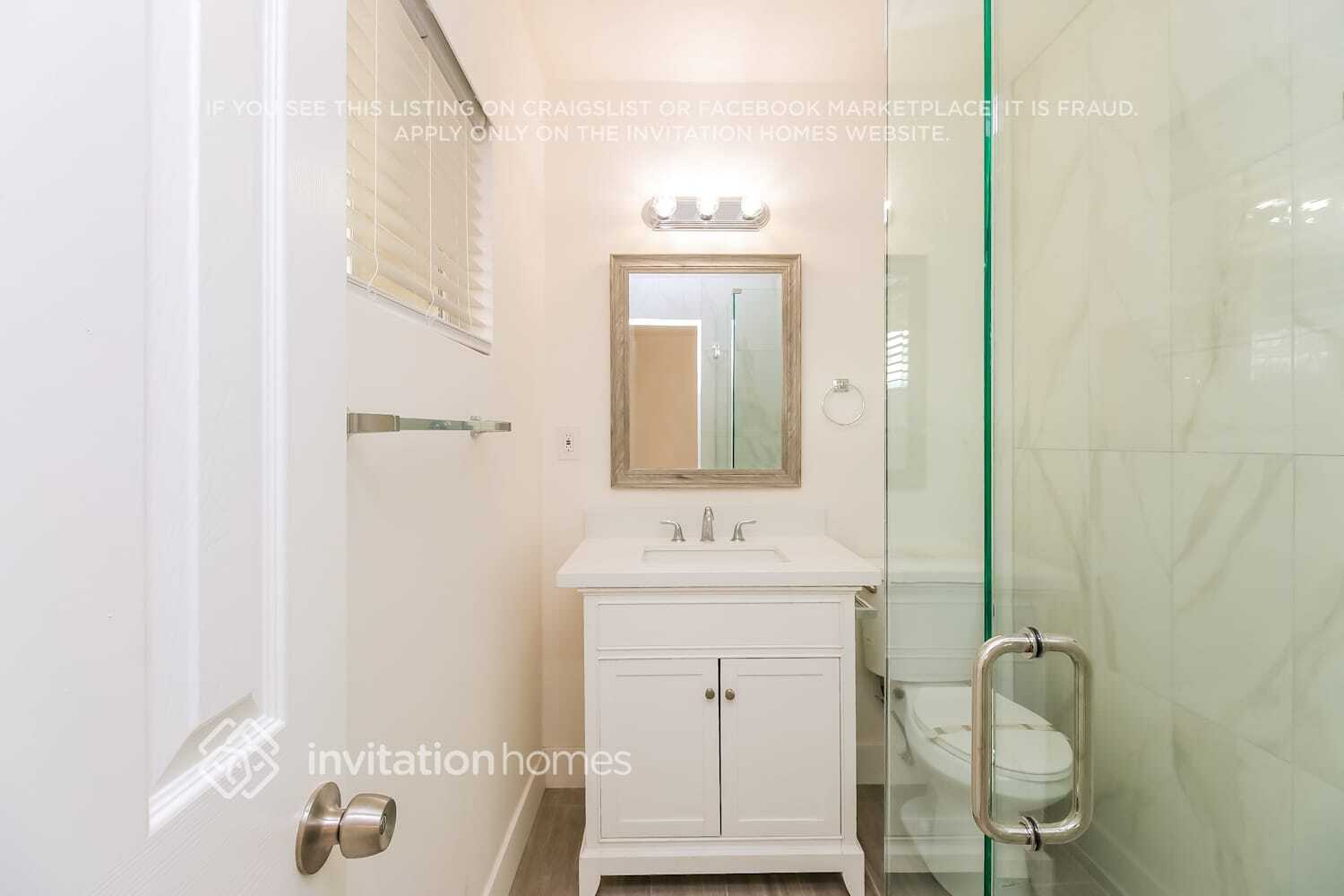 Building Photo - 743 W Ivanhoe St