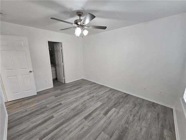 Building Photo - 2324 W Roselawn St