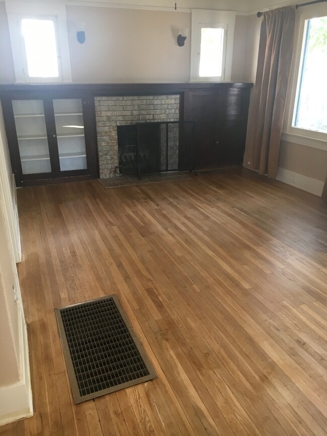 Building Photo - 2 Bedroom home near Mt. Rubidoux!