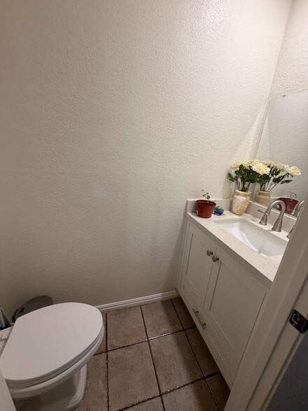 RESTROOM #1 - DOWNSTAIRS - 2118 Obarr Pl