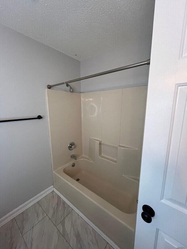Building Photo - Beautiful 3 Bedroom house in Fishersville ...