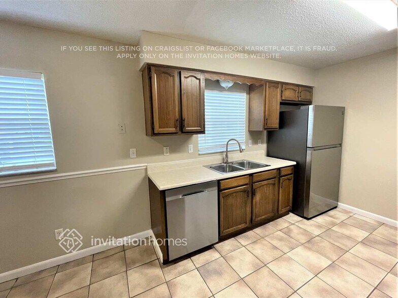 Building Photo - 6115 Donegal E