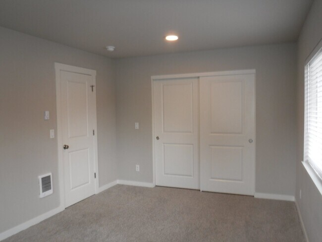Building Photo - 5295 Chehalis Dr N
