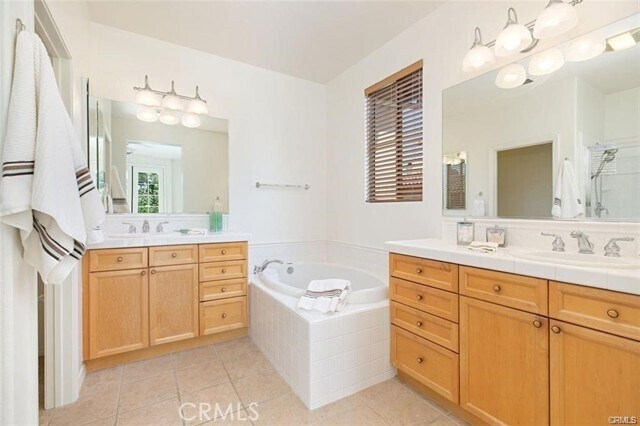Building Photo - 34 Bonsall