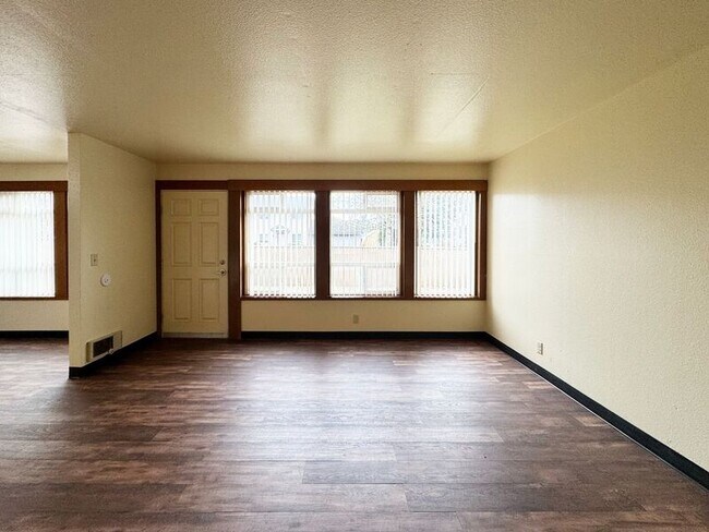 Building Photo - 2077 Lemuria St