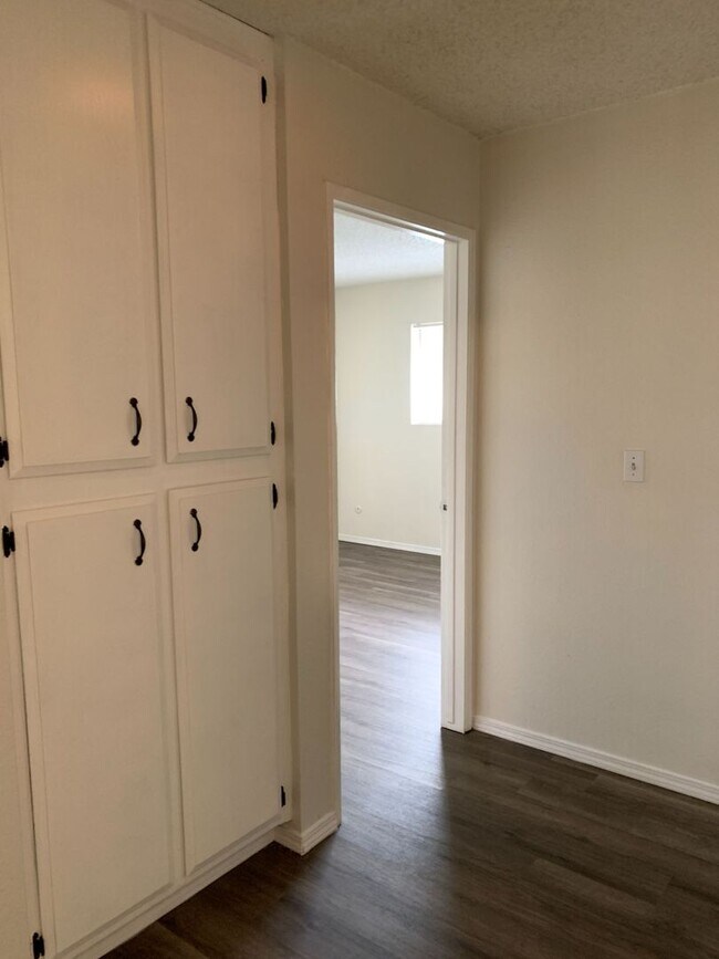 Building Photo - 4401 Parkwood Ct