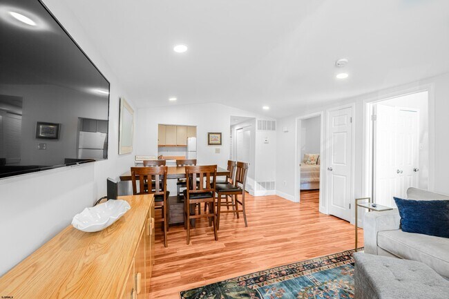 Building Photo - 9609 Pacific Ave