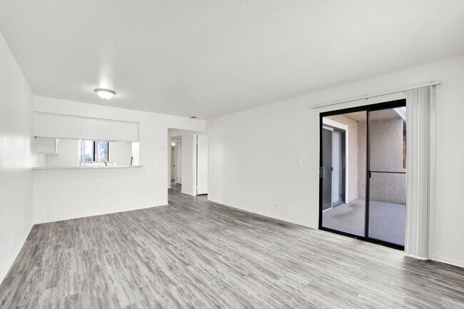 Building Photo - 2BD 2BTH B