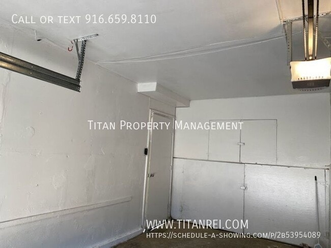 Building Photo - 2013 Benita Dr