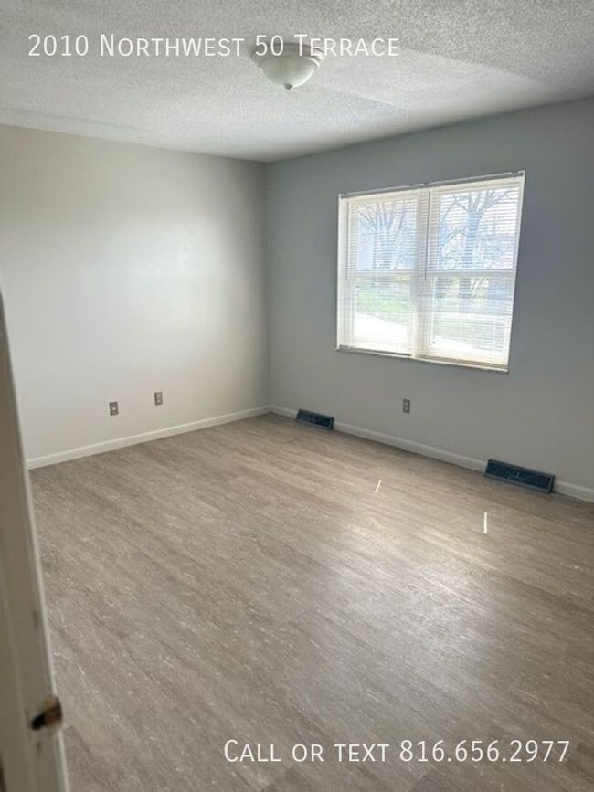 Building Photo - 2010 NW 50 Terrace