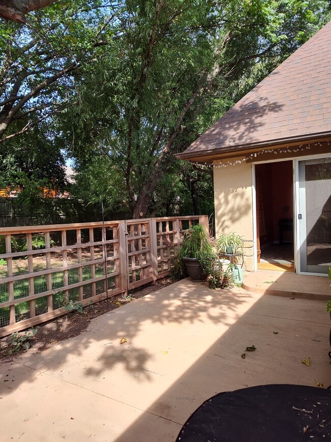 Building Photo - 3114 N Madison Ct