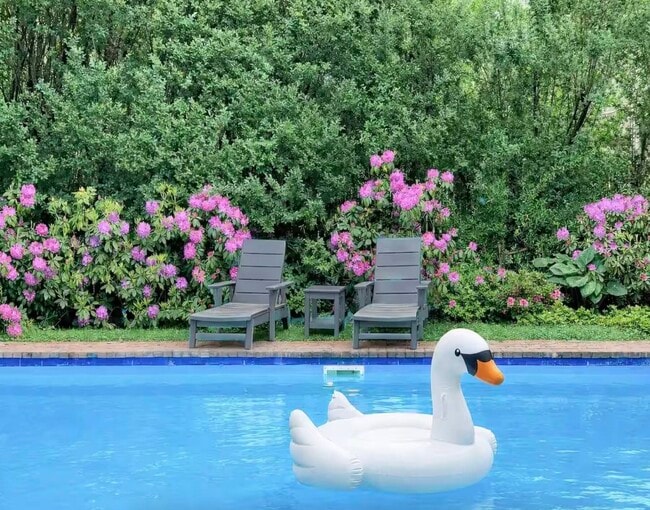 Building Photo - 14 Barns Ln