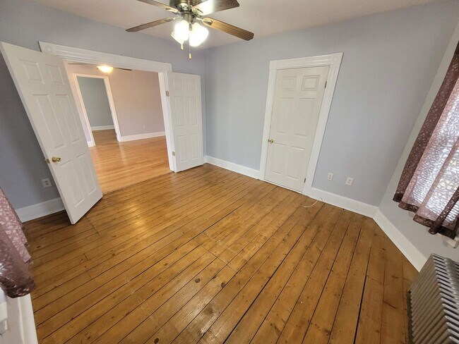 Building Photo - $2350 - 3 Bed / 1 Bath Condominium in Manchester's Somerville Neighborhood with 2 Car Off-Street ...