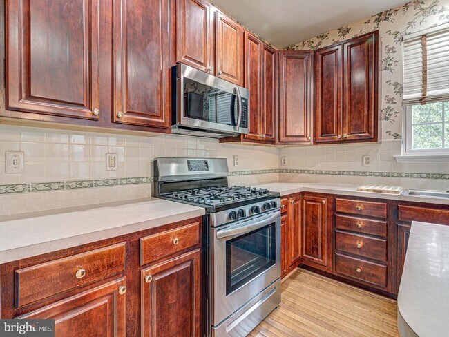Building Photo - 817 Santmyer Dr SE