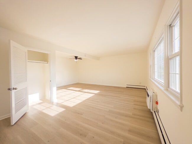 COLL_G7-3 - College Court