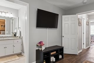 Building Photo - 160 Commons Dr