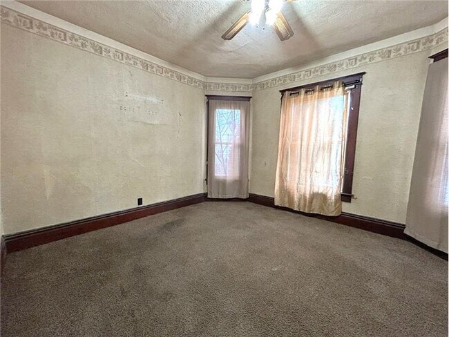 Building Photo - 214 W Warren St