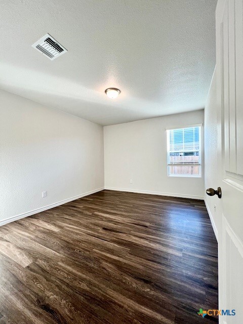 Building Photo - 110 Dolphin Dr