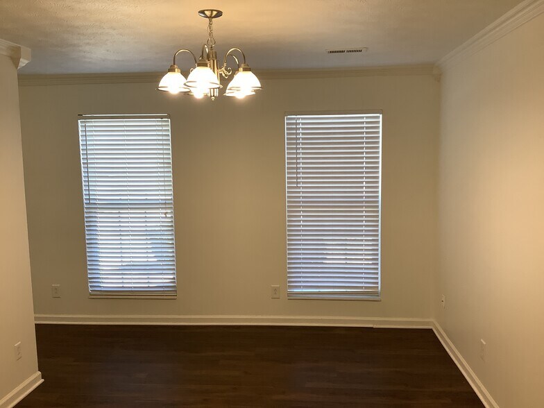 Building Photo - 2377 Ferndown Dr