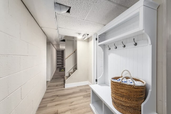 Building Photo - 6536 Lawnwood Ave