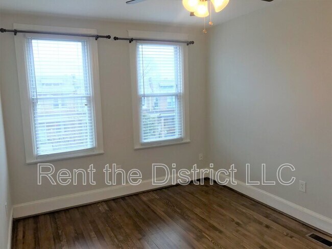 Building Photo - 1512 Trinidad Ave NE
