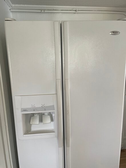 Building Photo - 905 Nash St E