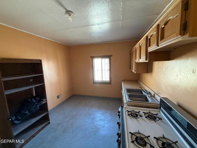 Building Photo - 4000 1/2 Sacramento Ave