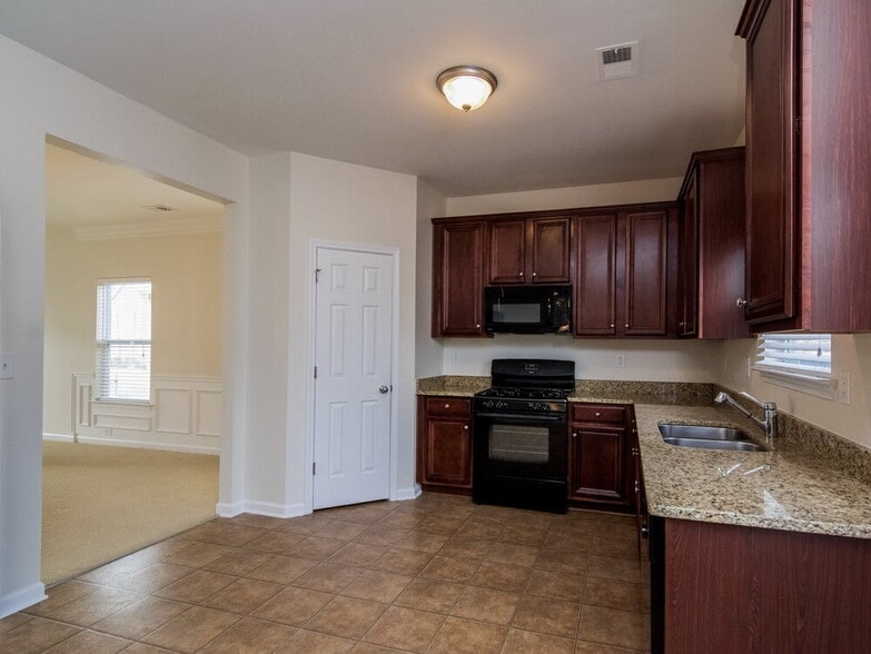 Building Photo - 4215 Pointe Vecchio Cir