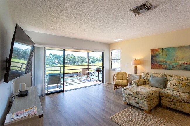 Building Photo - 5630 Golf Pointe Dr