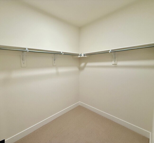 Building Photo - GET 2 WEEKS FREE. Luxury Living in Kissing...
