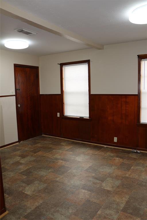 Building Photo - 502 W 8th St