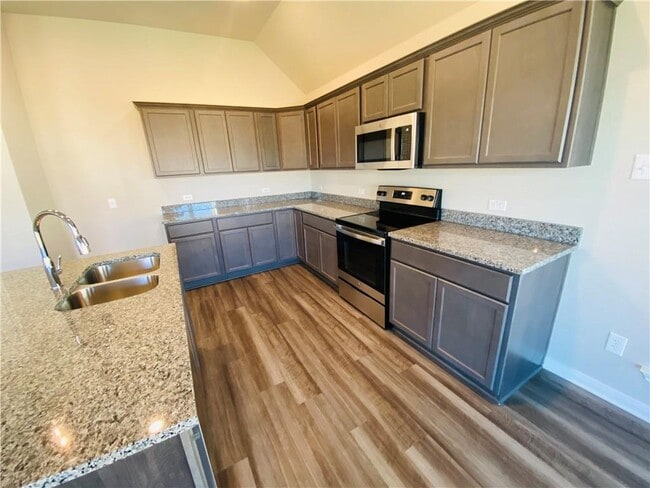 Building Photo - 721 Hollyhock Dr