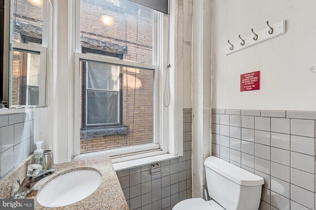 Building Photo - 4011 Pine St