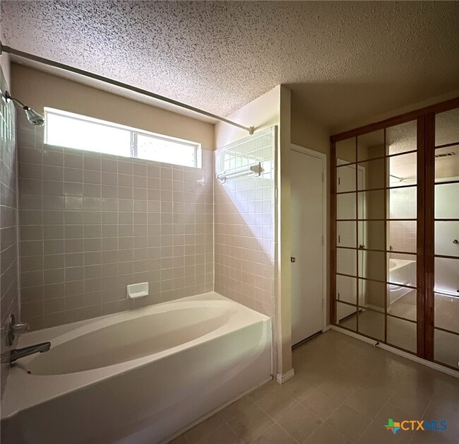 Building Photo - 2312 Guy Cir