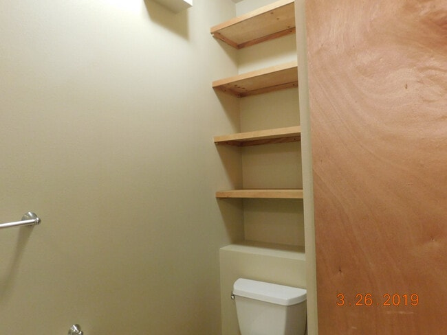 Building Photo - Gated 1 Bedroom Apartment