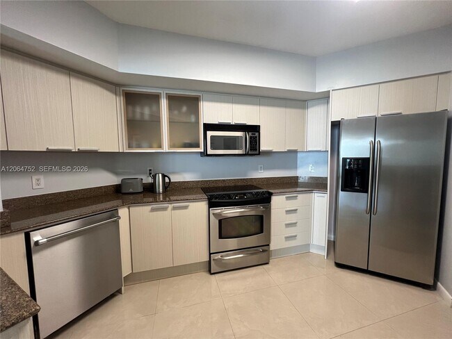 Building Photo - 16699 Collins Ave