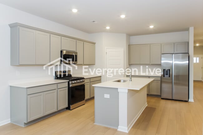 Building Photo - 300 Pond Spg Dr